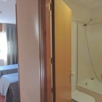 Baño y dormitorio